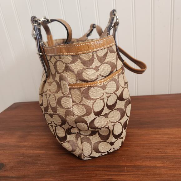 Coach F15146 Canvas/Leather‎ Caramel/Lavender Hand/Shoulder Bag Purse Pre-owned - Picture 5 of 12